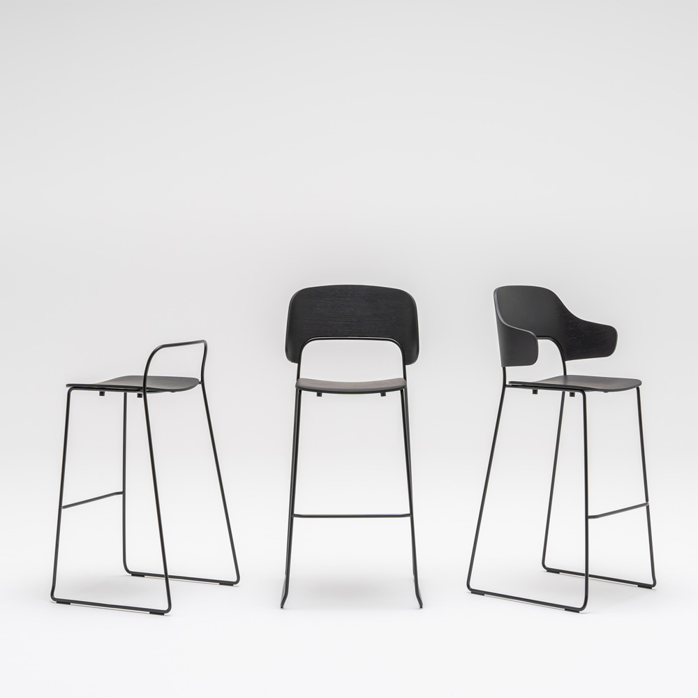 MDD_Afi_High_Stool_korkea_tuoli_baarituoli_ravintolatuoli_kelkkajalkainen_tammi_putki_109 - Edella