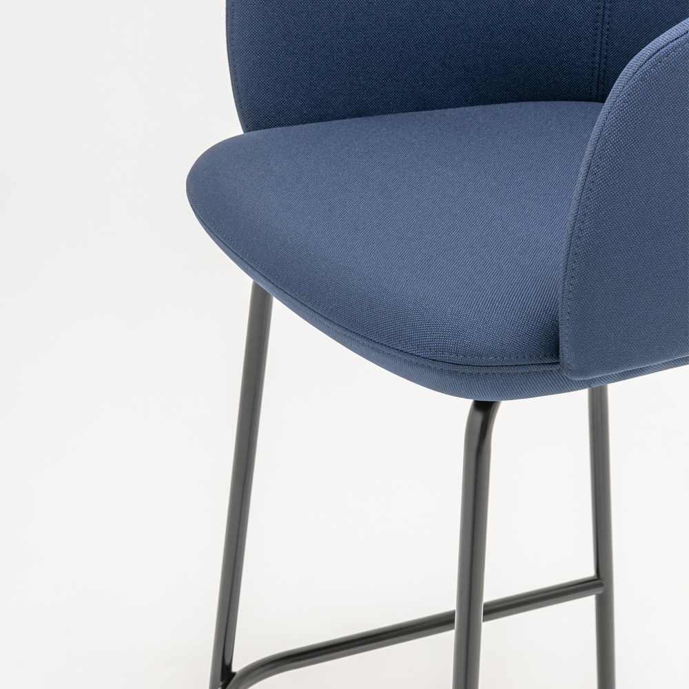 MDD_Grace_High_Bar_Stool_verhoiltu_korkea_tuoli_baarituoli_ravintolatuoli_10 - Edella