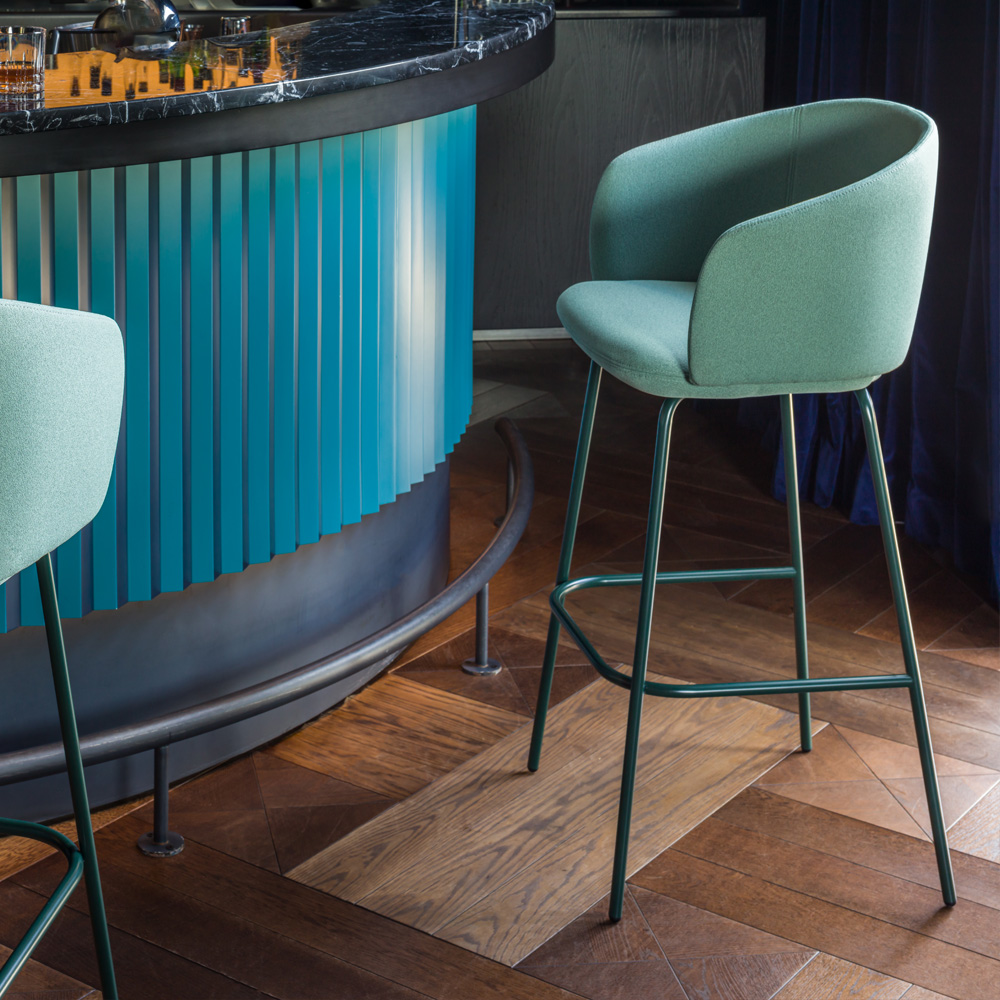 MDD_Grace_High_Bar_Stool_verhoiltu_korkea_tuoli_baarituoli_ravintolatuoli_20 - Edella