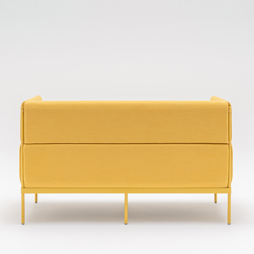 MDD_Stilt_Sofa_High_Backed_korkeaselkänojainen_3-istuttava_kolmen_istuttava_sohva_03 - Edella