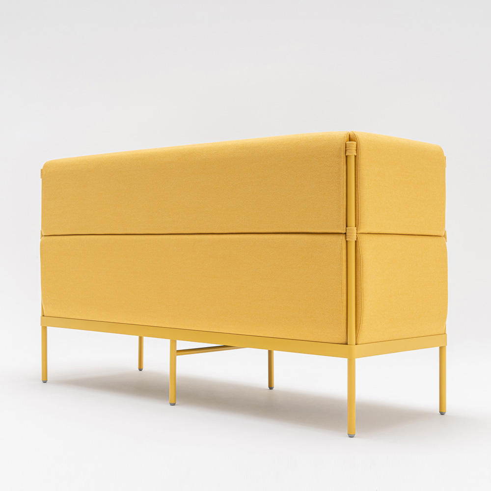 MDD_Stilt_Sofa_High_Backed_korkeaselkänojainen_3-istuttava_kolmen_istuttava_sohva_04 - Edella