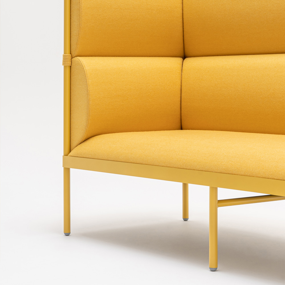 MDD_Stilt_Sofa_High_Backed_korkeaselkänojainen_3-istuttava_kolmen_istuttava_sohva_07 - Edella