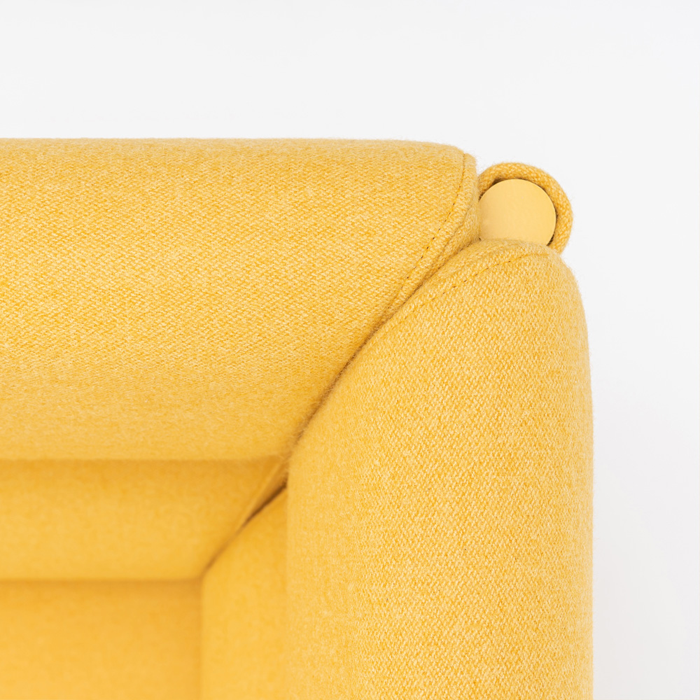 MDD_Stilt_Sofa_High_Backed_korkeaselkänojainen_3-istuttava_kolmen_istuttava_sohva_09 - Edella