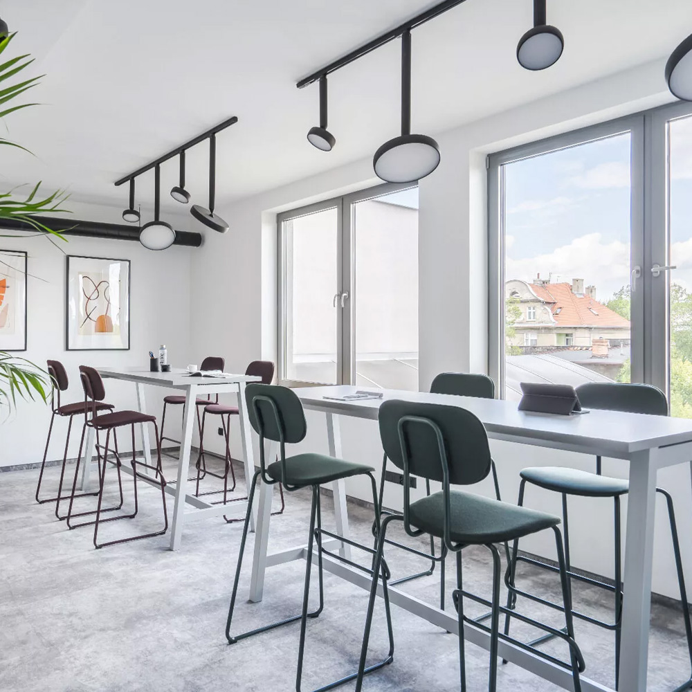 MDD_New_School_High_Stool_koulutuoli_korkea_tuoli_verhoiltu_putkijaloilla_10 - Edella