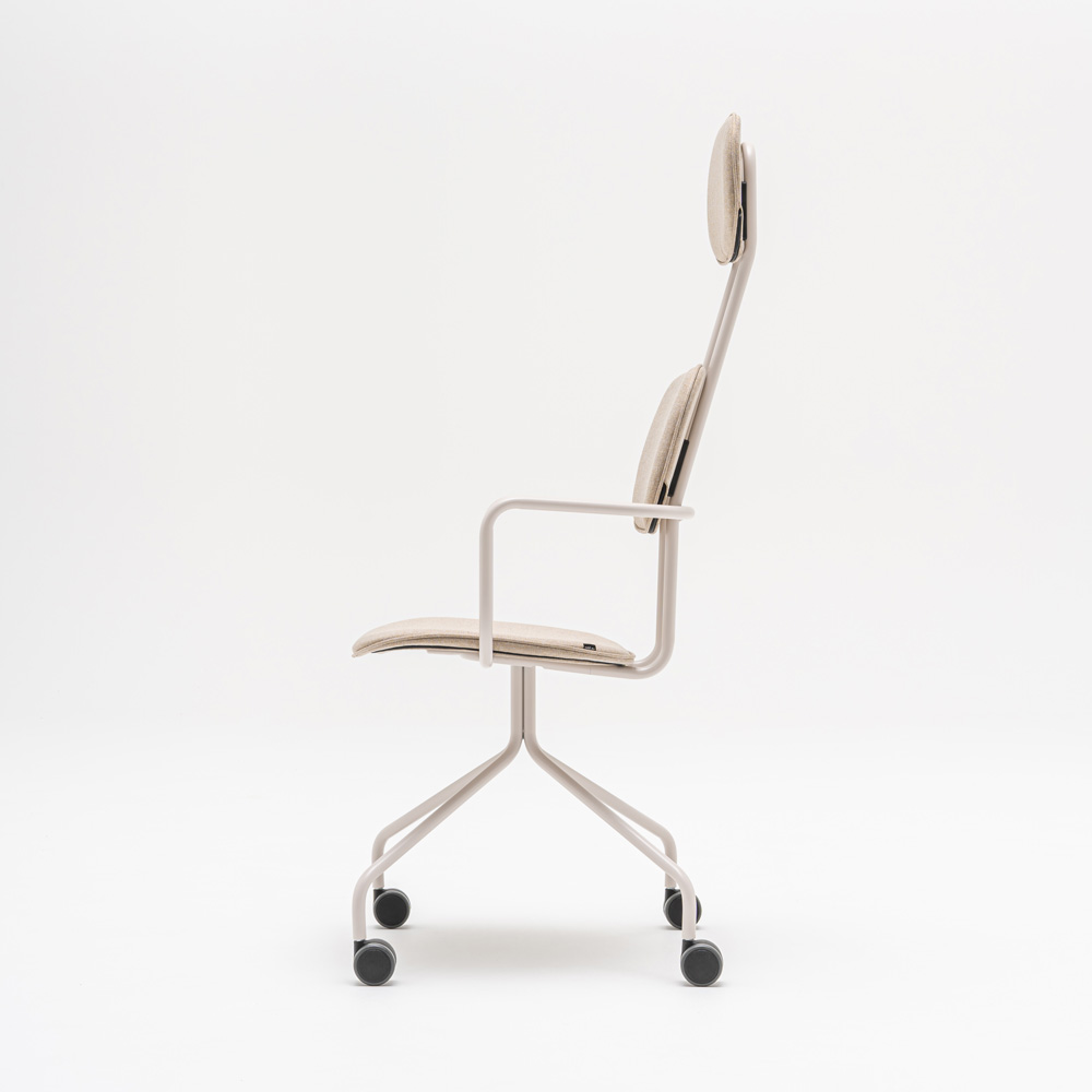 MDD_New_School__neuvottelutuoli_verhoiltu_käsinojat_niskatuki_ristikko_pyörillä_03 - Edella