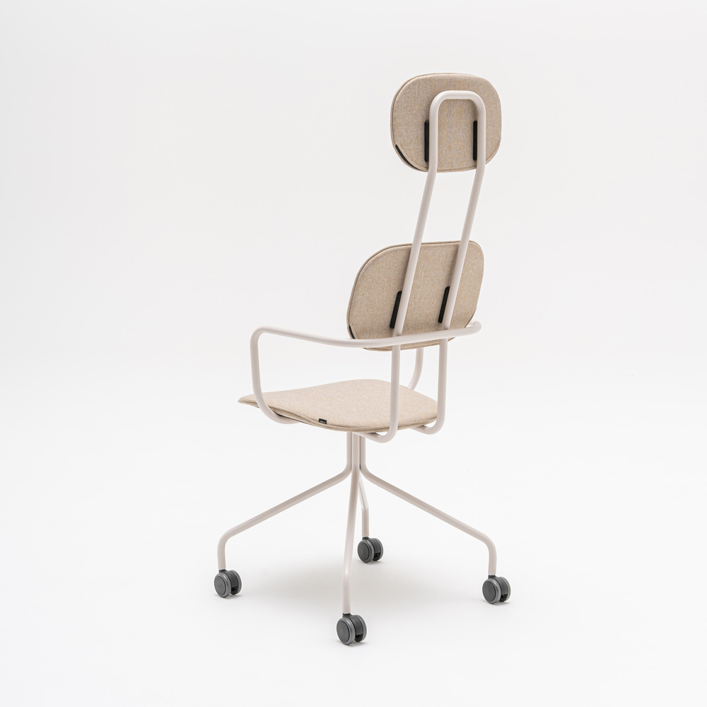 MDD_New_School__neuvottelutuoli_verhoiltu_käsinojat_niskatuki_ristikko_pyörillä_04 - Edella