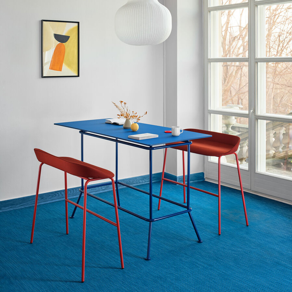 MDD_Team_Bench_High_Upholstered_korkea_penkki_verhoiltu_putkijaloilla_04 - Edella