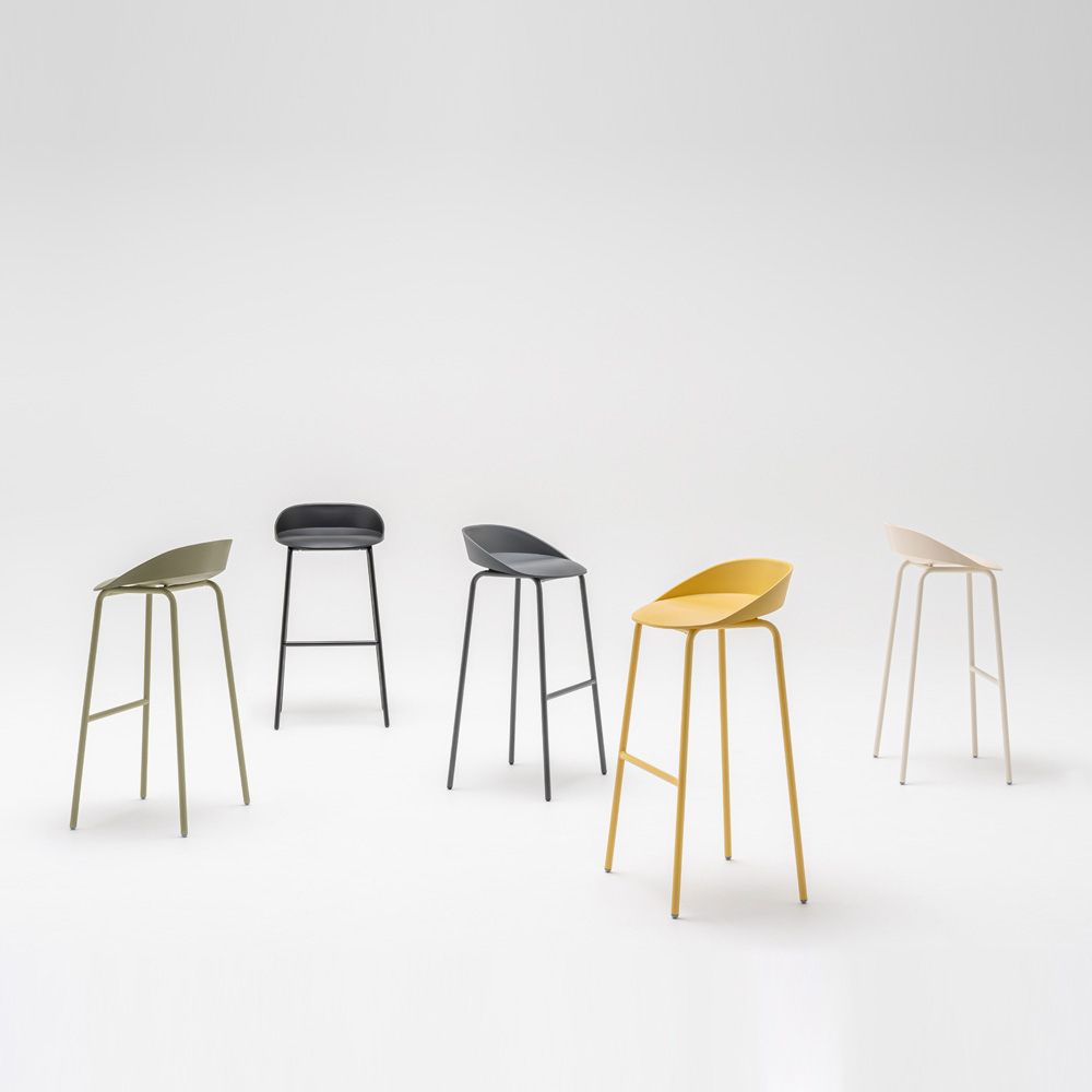 MDD_Team_Stool_High_Plastic_korkea_baarituoli_muovi-istuin_putkijaloilla_16 - Edella