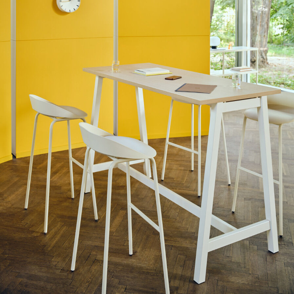 MDD_Team_Stool_High_Plastic_korkea_baarituoli_muovi-istuin_putkijaloilla_17 - Edella