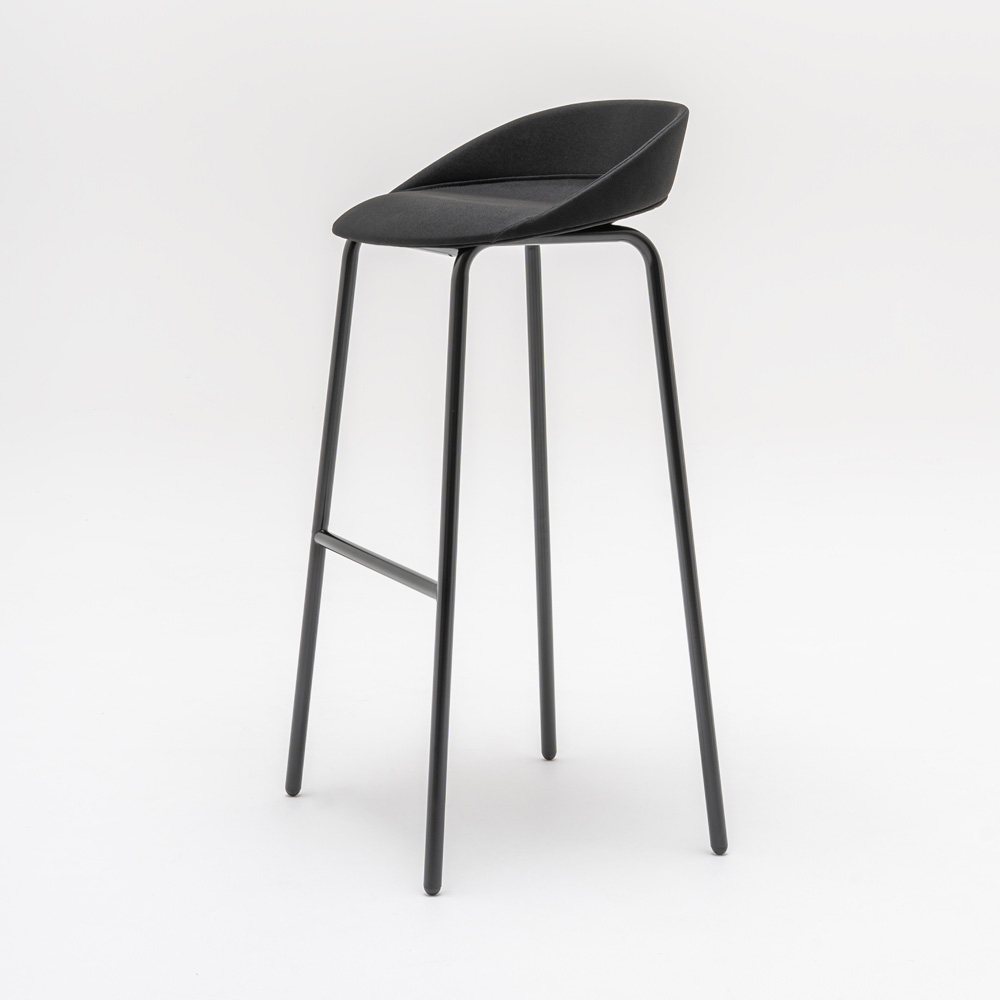 MDD_Team_Stool_High_Upholstered_korkea_baarituoli_verhoiltu_putkijaloilla_06 - Edella