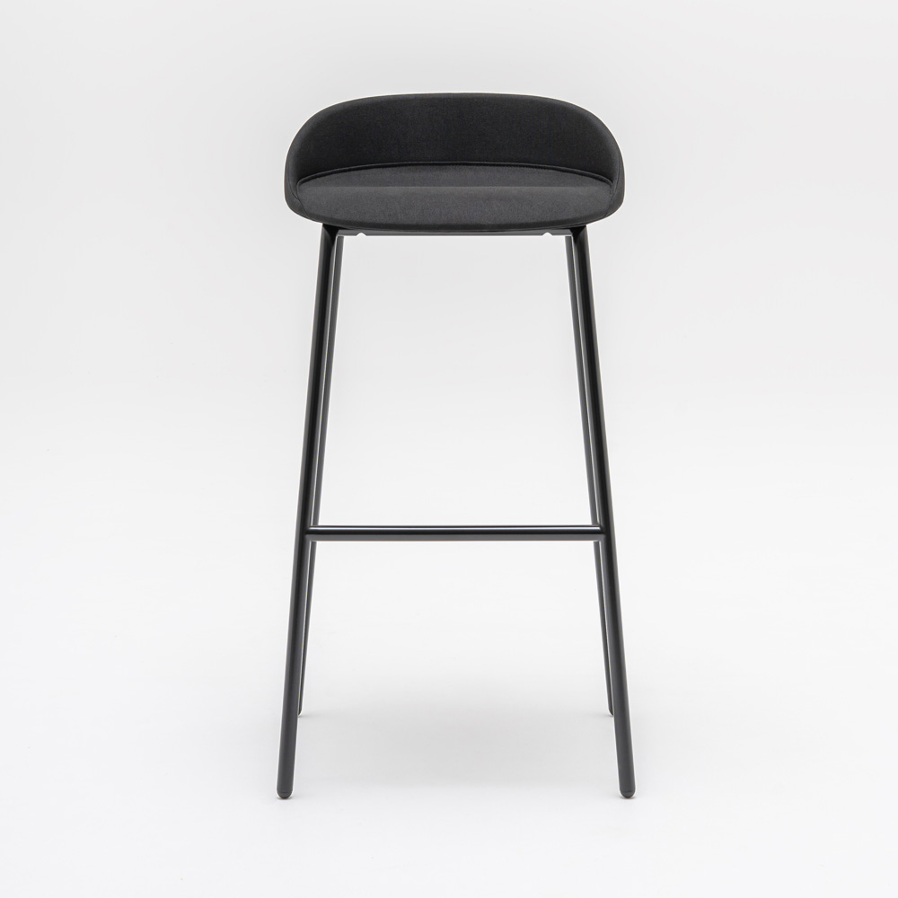 MDD_Team_Stool_High_Upholstered_korkea_baarituoli_verhoiltu_putkijaloilla_07 - Edella
