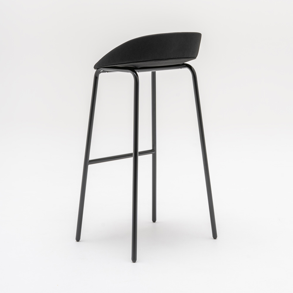 MDD_Team_Stool_High_Upholstered_korkea_baarituoli_verhoiltu_putkijaloilla_08 - Edella
