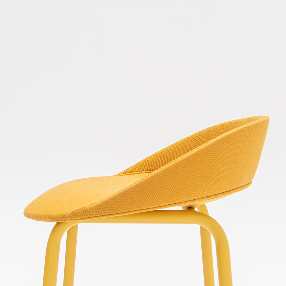 MDD_Team_Stool_High_Upholstered_korkea_baarituoli_verhoiltu_putkijaloilla_12 - Edella