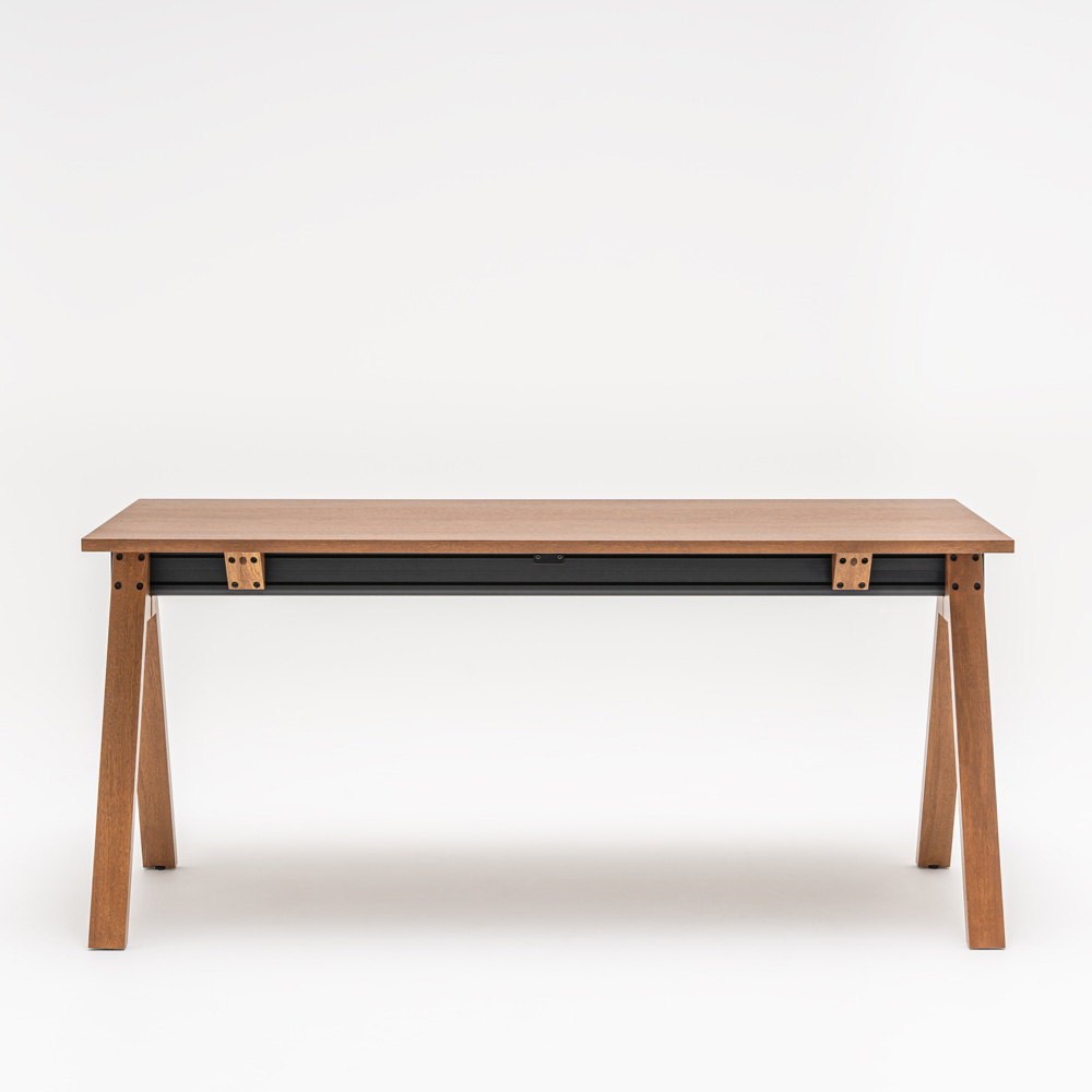 MDD_Viga_Counter_Table_korkea_pöytä_baaripöytä_seisomapöytä_puukannella_pukkijaloilla_04 - Edella