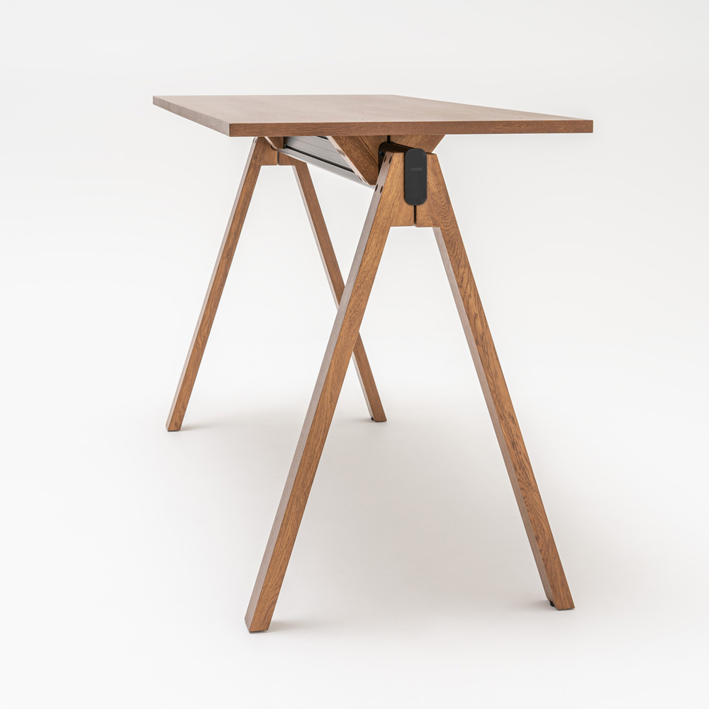 MDD_Viga_High_Table_korkea_pöytä_baaripöytä_seisomapöytä_puukannella_pukkijaloilla_05 - Edella