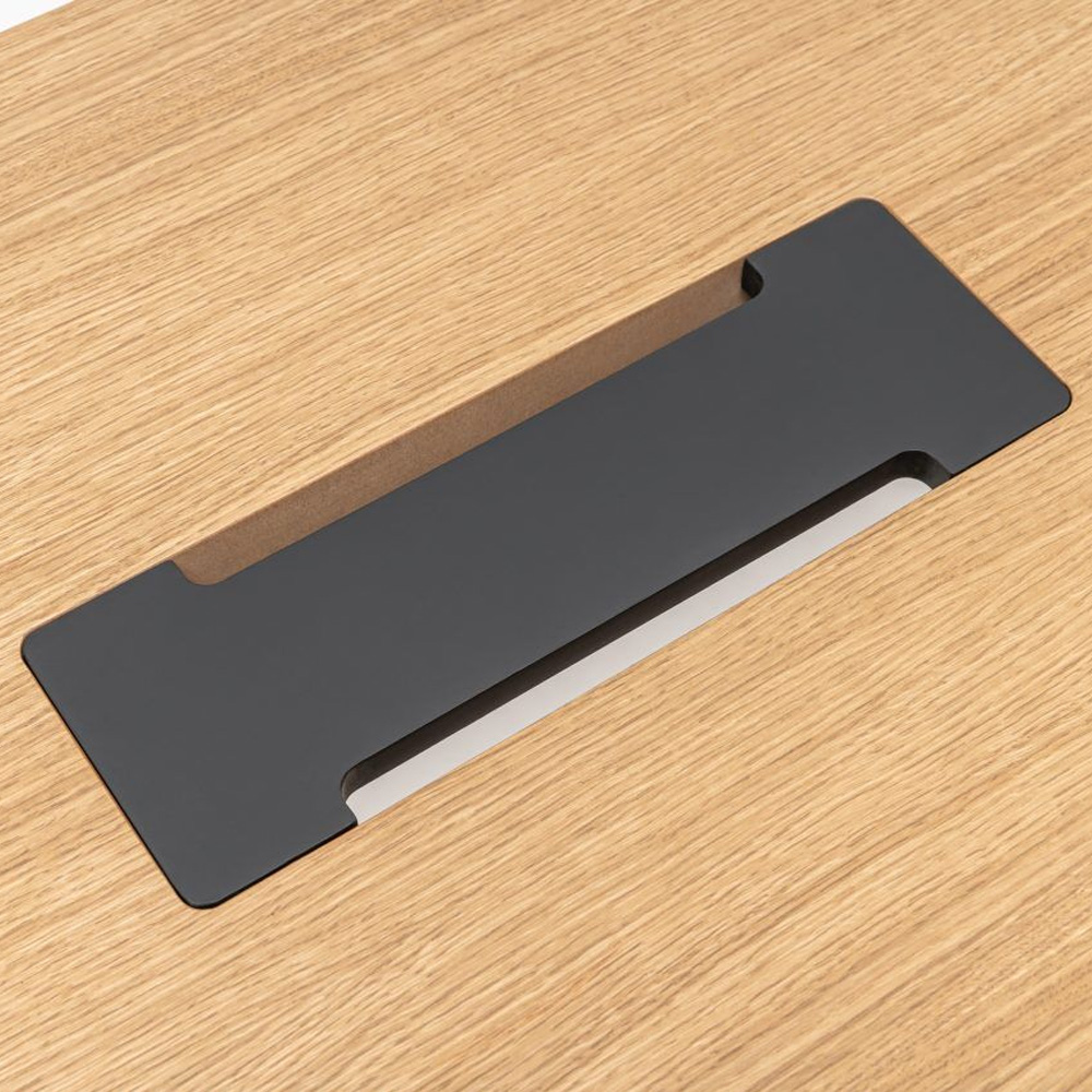 MDD_Viga_High_Table_korkea_pöytä_baaripöytä_seisomapöytä_puukannella_pukkijaloilla_11 - Edella