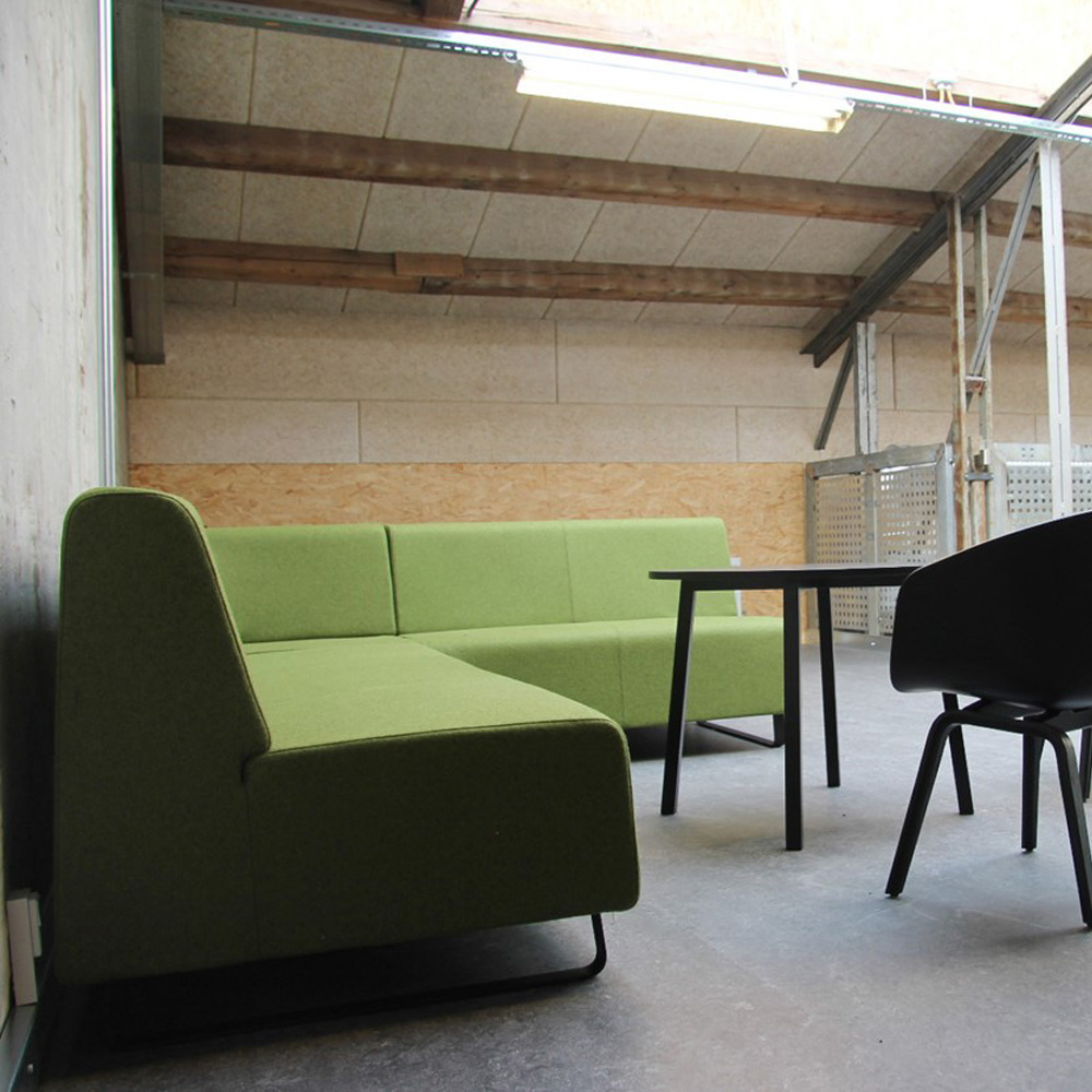 Bejot_Voo_Voo_VV402_sohvamoduuli_moduulisohva_suora_pala_kelkkajaloilla_08 - Edella