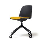 Diemme_Kire_neuvottelutuoli_muovituoli_osaverhoiltu_ristikkojalka_pyörät_01 - Edella