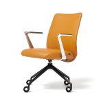 Diemme_Loft_Jul_neuvottelutuoli_matala_selkänoja_pyramidiristikko_01 - Edella