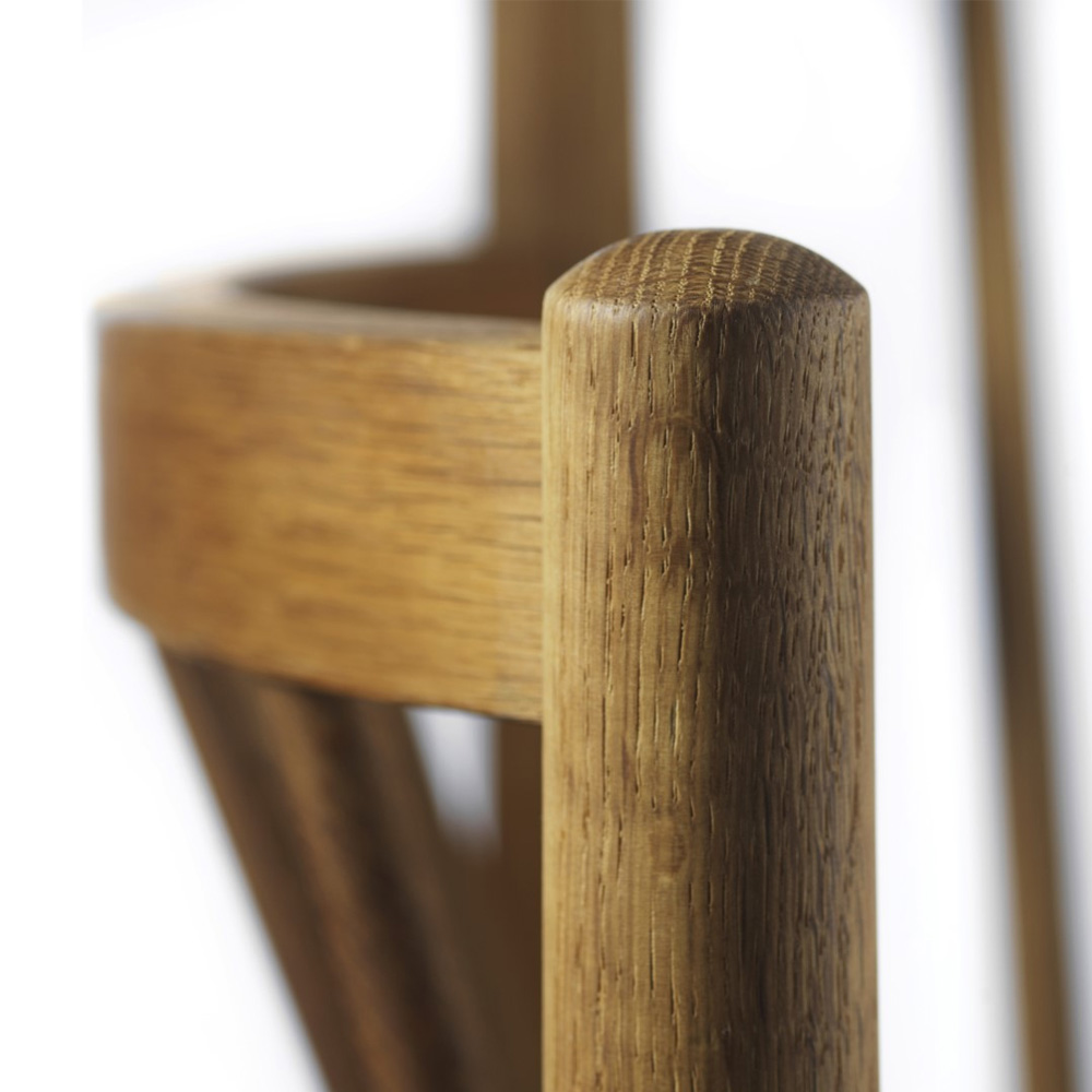 FDB_Möbler_J81_Oak_smoked_Oiled_tammi_ravintolatuoli_puutuoli_käsinojat_02 - Edella