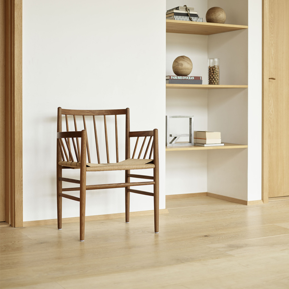 FDB_Möbler_J81_Oak_smoked_Oiled_tammi_ravintolatuoli_puutuoli_käsinojat_04 - Edella
