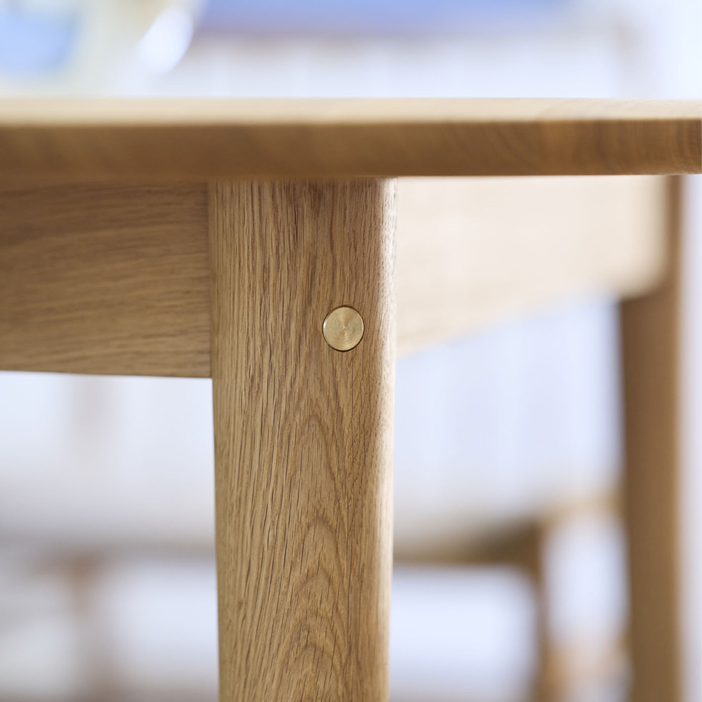 FDB_Møbler_C62_Bjørk_pyöreä_ruokapöytä_öljytty_tammi_02 - Edella