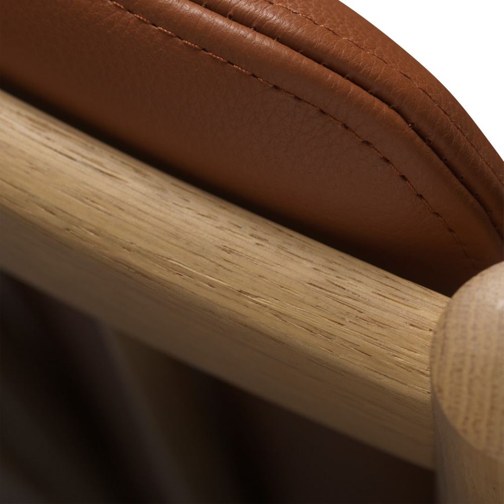 FDB_Möbler_J147_Oak_natural_tammi_nojatuoli_pinnatuoli_konjakki_nahka_05 - Edella