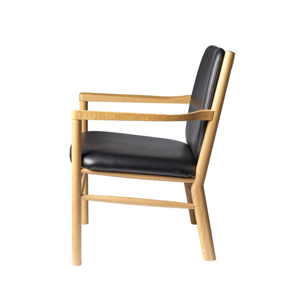 FDB_Möbler_J147_Oak_natural_tammi_nojatuoli_pinnatuoli_musta_nahka_04 - Edella