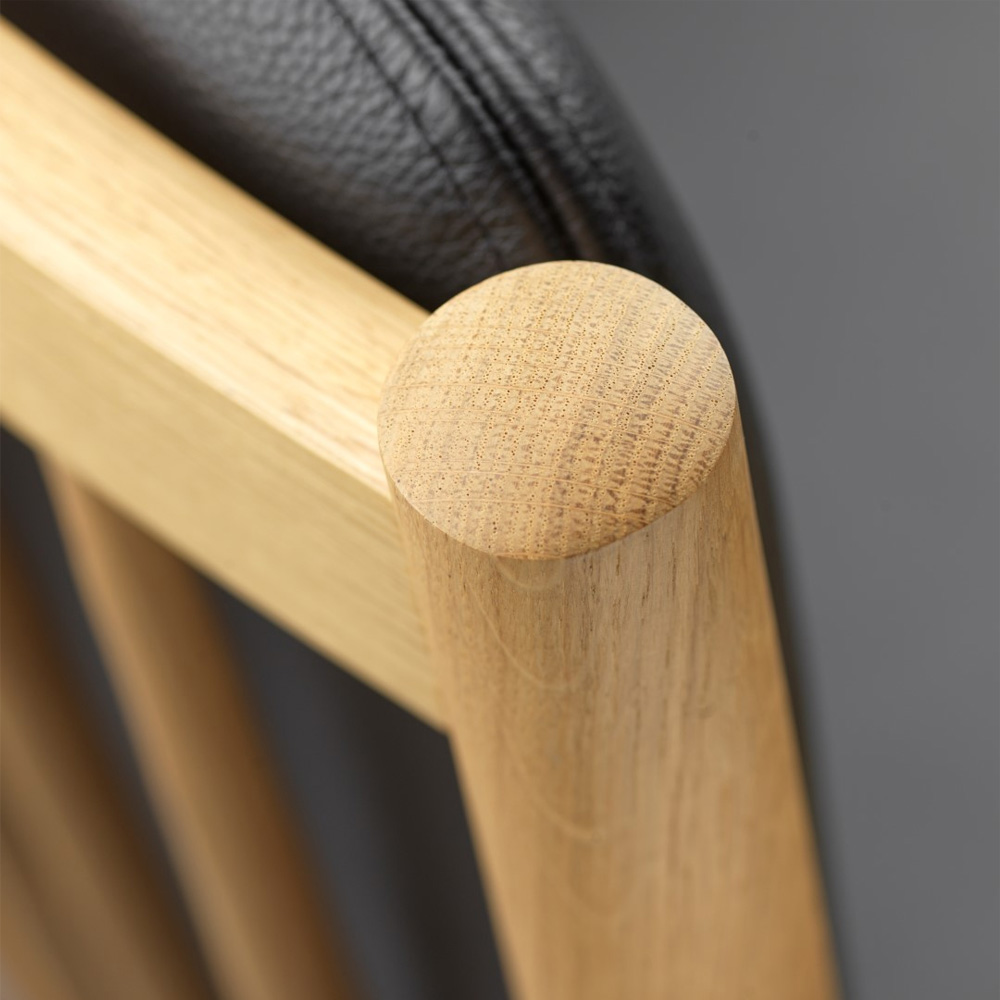 FDB_Möbler_J147_Oak_natural_tammi_nojatuoli_pinnatuoli_musta_nahka_06 - Edella