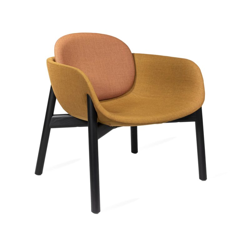 Infiniti Peb Wooden Legs Low Back nojatuoli