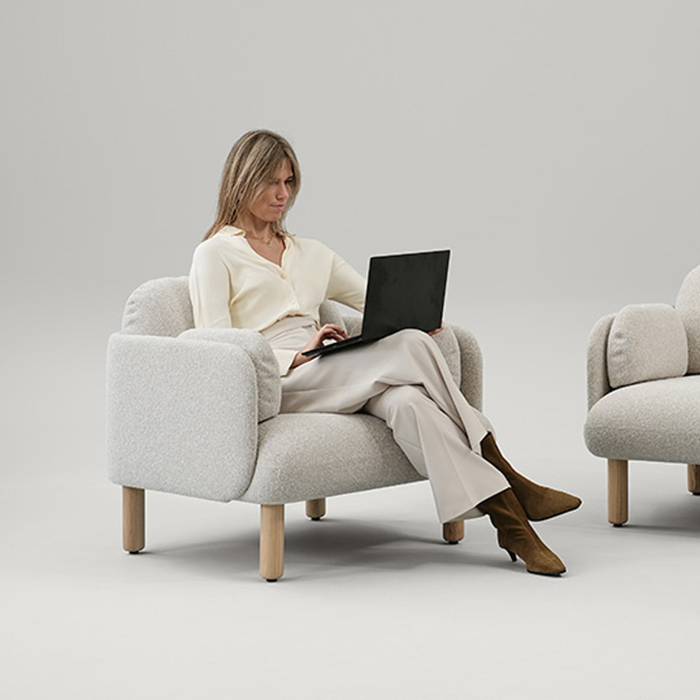 Narbutas_Myami_nojatuoli_puujaloilla_03 - Edella