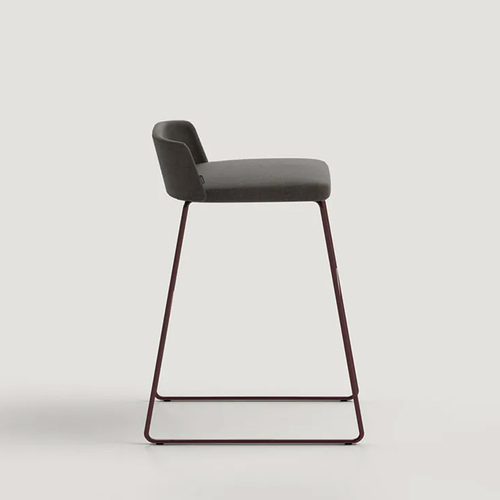 Capdell_Concord_529VH65_baarituoli_matala_tuoli_kelkkajalat_04 - Edella