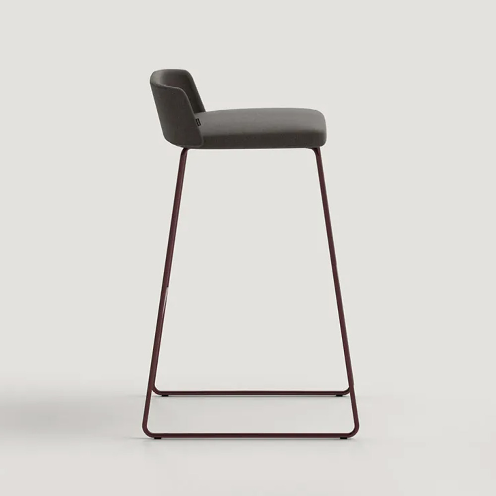 Capdell_Concord_529V_baarituoli_korkea_tuoli_kelkkajalat_03 - Edella