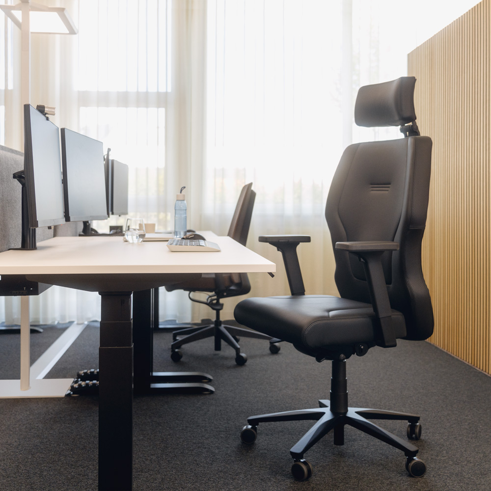 Interstuhl_Goal_XXLis5_työtuoli_toimistotuoli_isoille_käyttäjille_200kg_06 - Edella