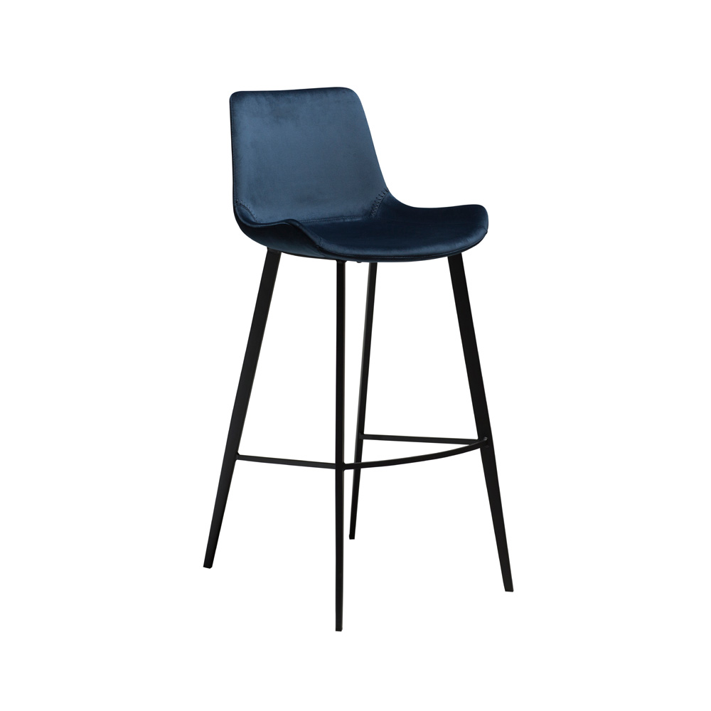 Danform_HYPE_BAR_STOOL_baarituoli_midnight_blue_velvet_w_black_legs_01 - Edella