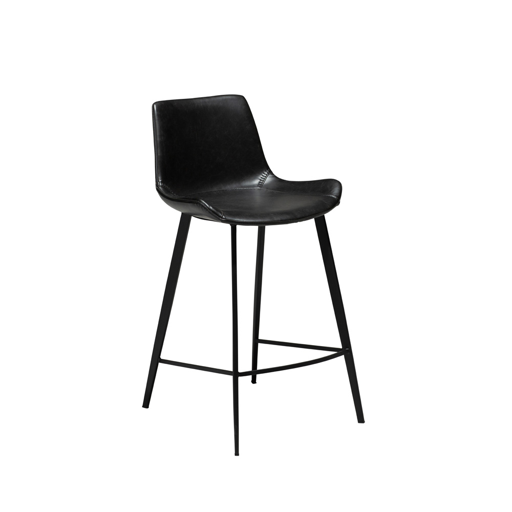 Danform_HYPE_COUNTER_STOOL_baarituoli_matala_vintage_black_art_leather_w_black_legs_01 - Edella