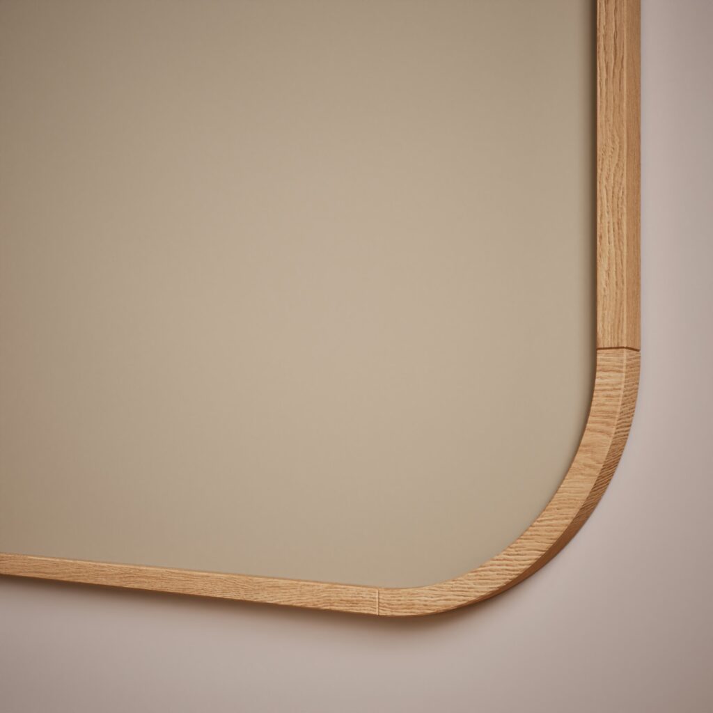 Chameleon_Curve Wall_Oak_teräsemaloitu_kirjoitustaulu_valkotaulu_03 - Edella Chameleon Curve Wall Oak teräsemaloitu kirjoitustaulu